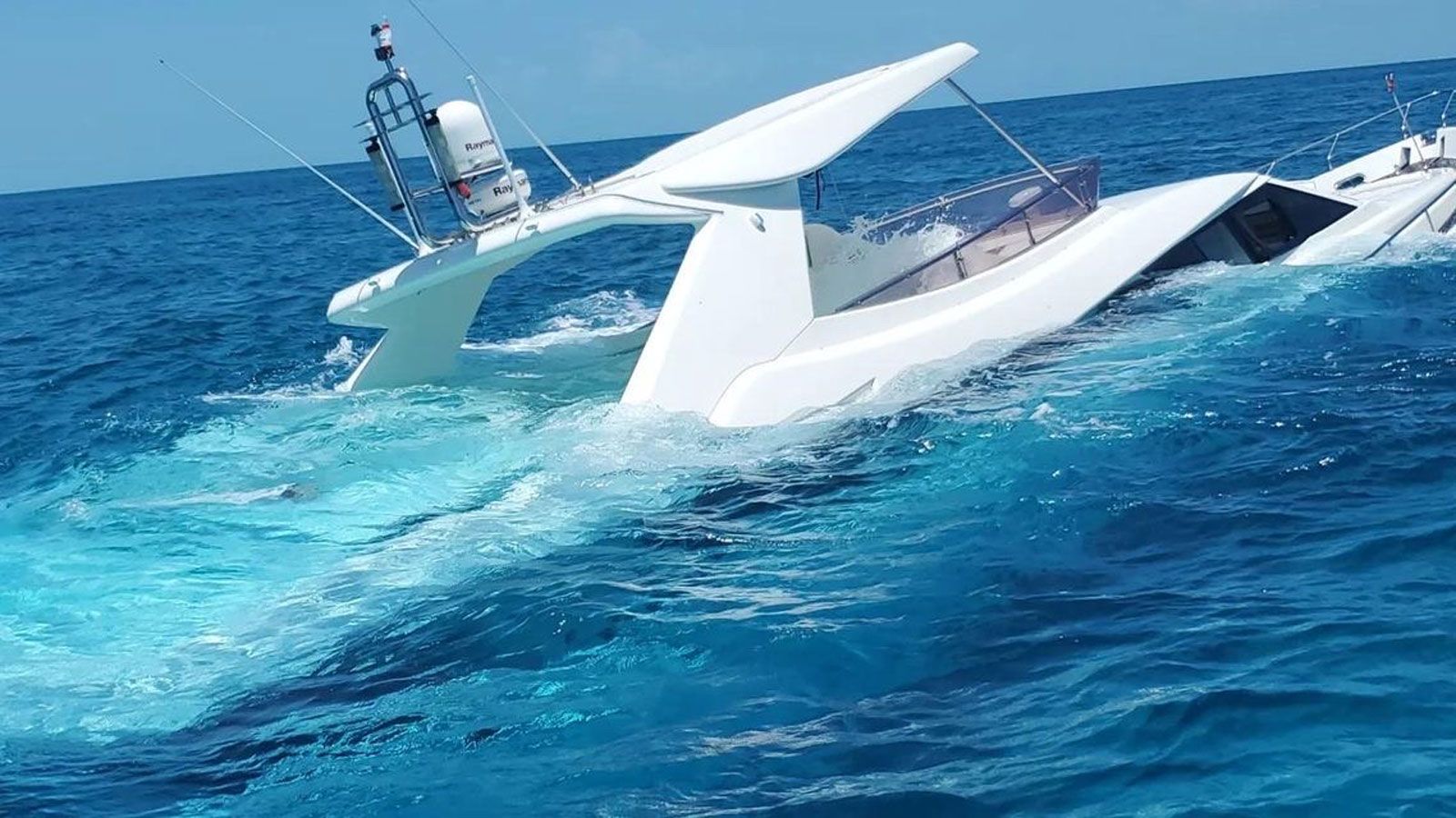 25m motor yacht sinks off Chub Cay in the Bahamas